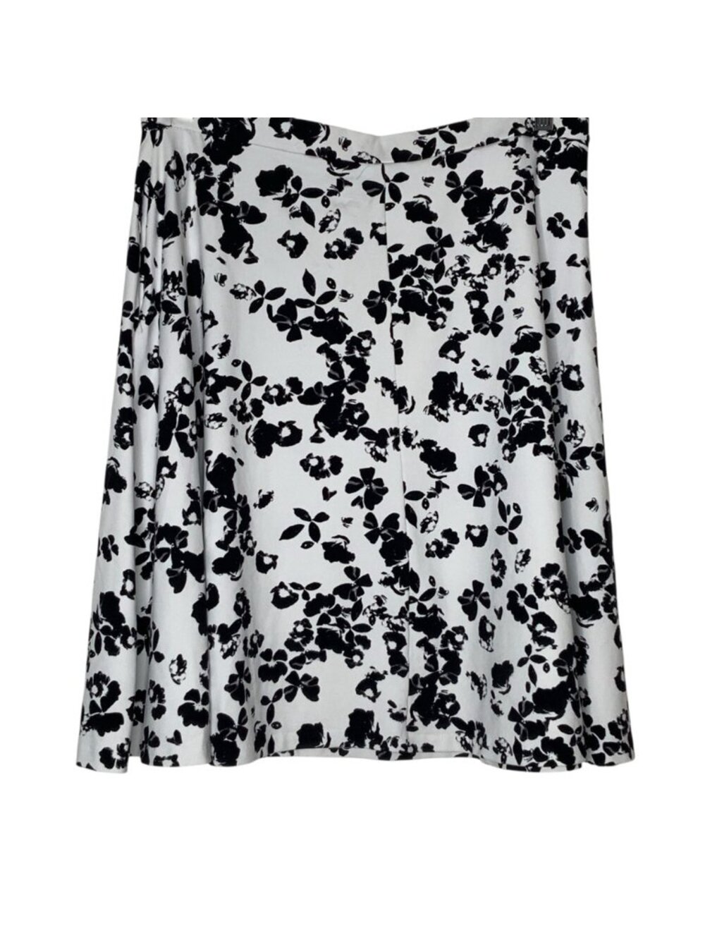 Black and white pull on full skirt. Size XL - Picture 2 of 4